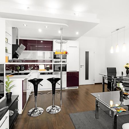 Bnb New Beautiful Apartment In The Center Of Ostrava With Option Garage Parking エクステリア 写真