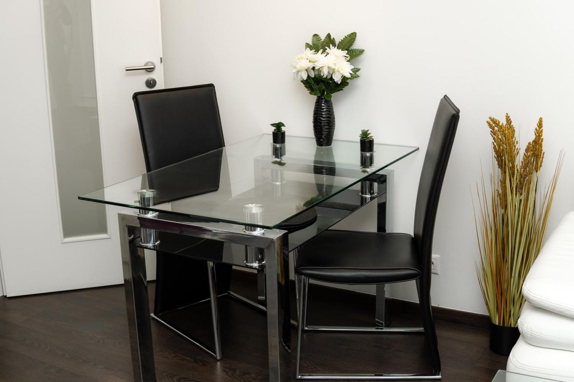 Bnb New Beautiful Apartment In The Center Of Ostrava With Option Garage Parking エクステリア 写真