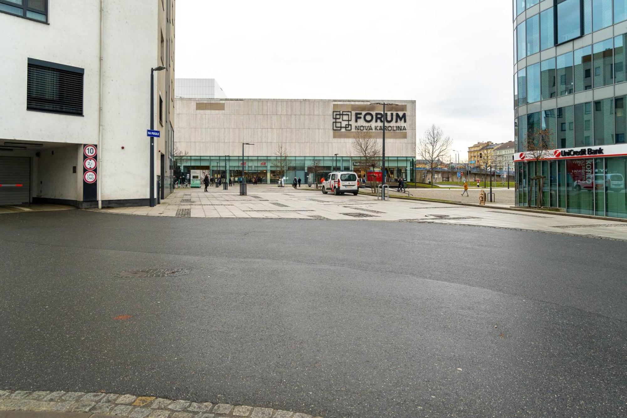 Bnb New Beautiful Apartment In The Center Of Ostrava With Option Garage Parking エクステリア 写真