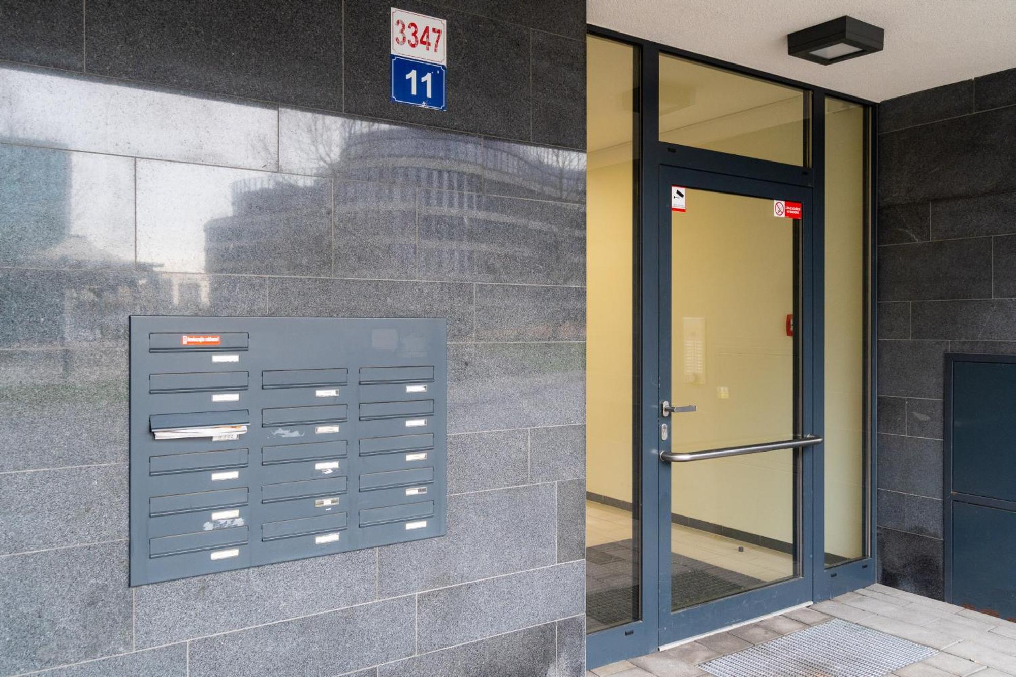 Bnb New Beautiful Apartment In The Center Of Ostrava With Option Garage Parking エクステリア 写真