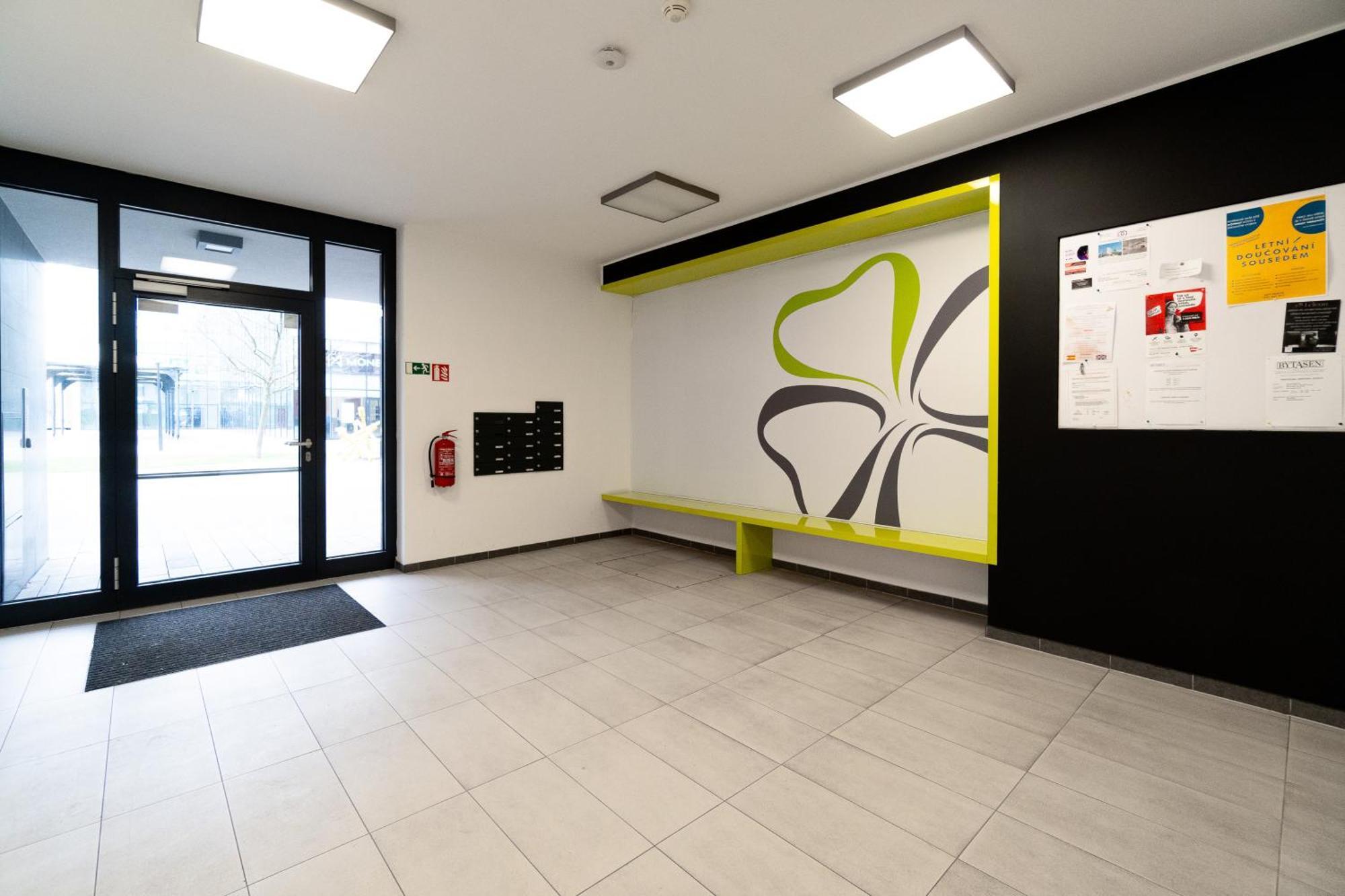 Bnb New Beautiful Apartment In The Center Of Ostrava With Option Garage Parking エクステリア 写真