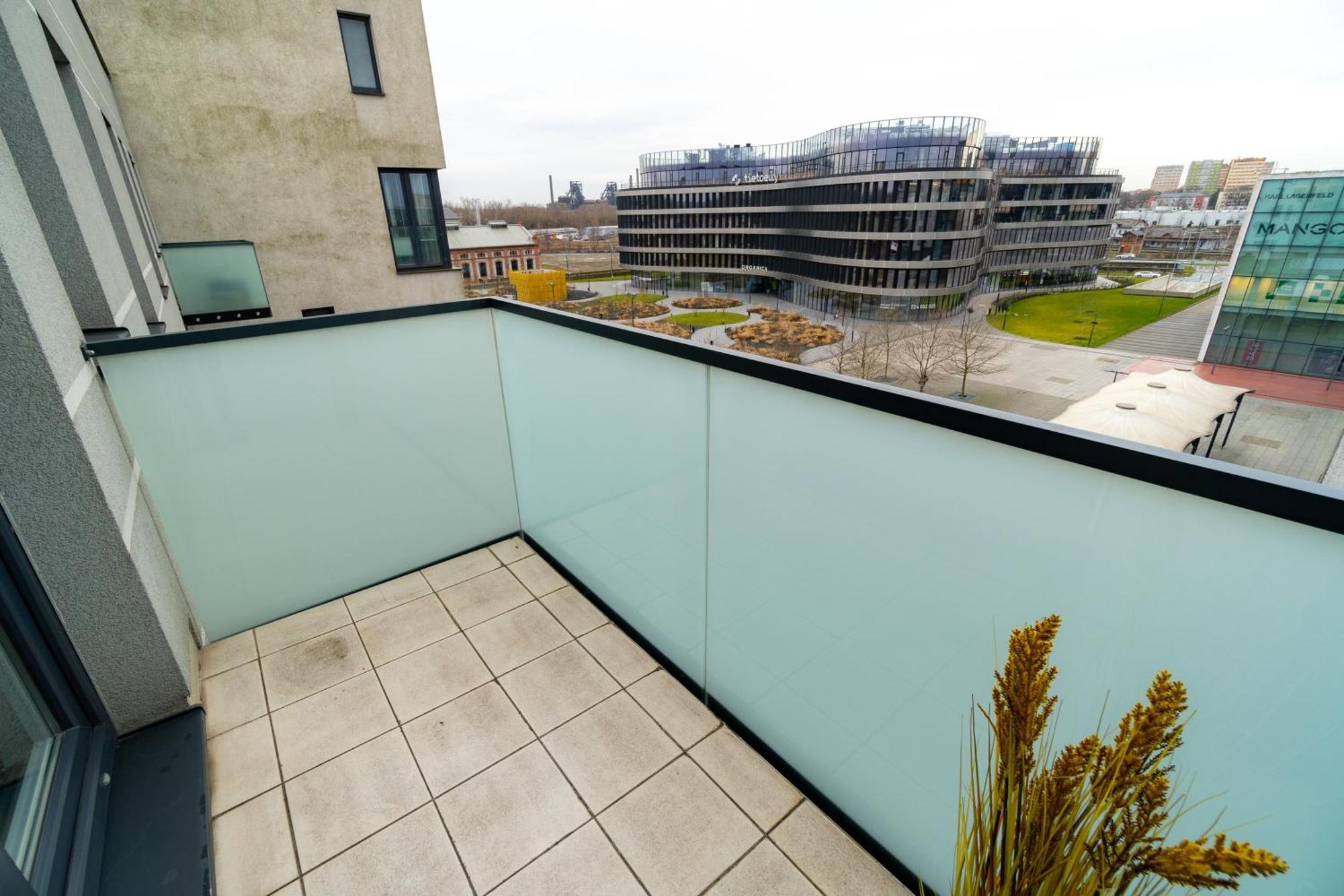 Bnb New Beautiful Apartment In The Center Of Ostrava With Option Garage Parking エクステリア 写真