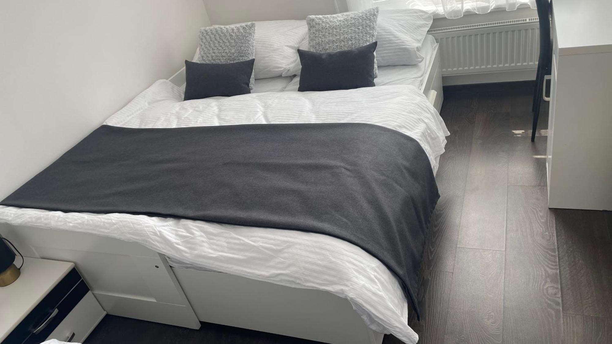 Bnb New Beautiful Apartment In The Center Of Ostrava With Option Garage Parking エクステリア 写真