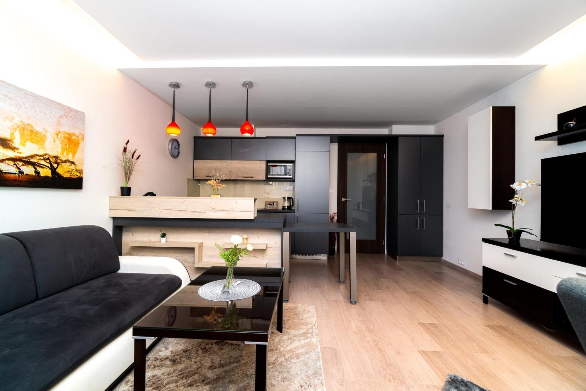 Bnb New Beautiful Apartment In The Center Of Ostrava With Option Garage Parking エクステリア 写真