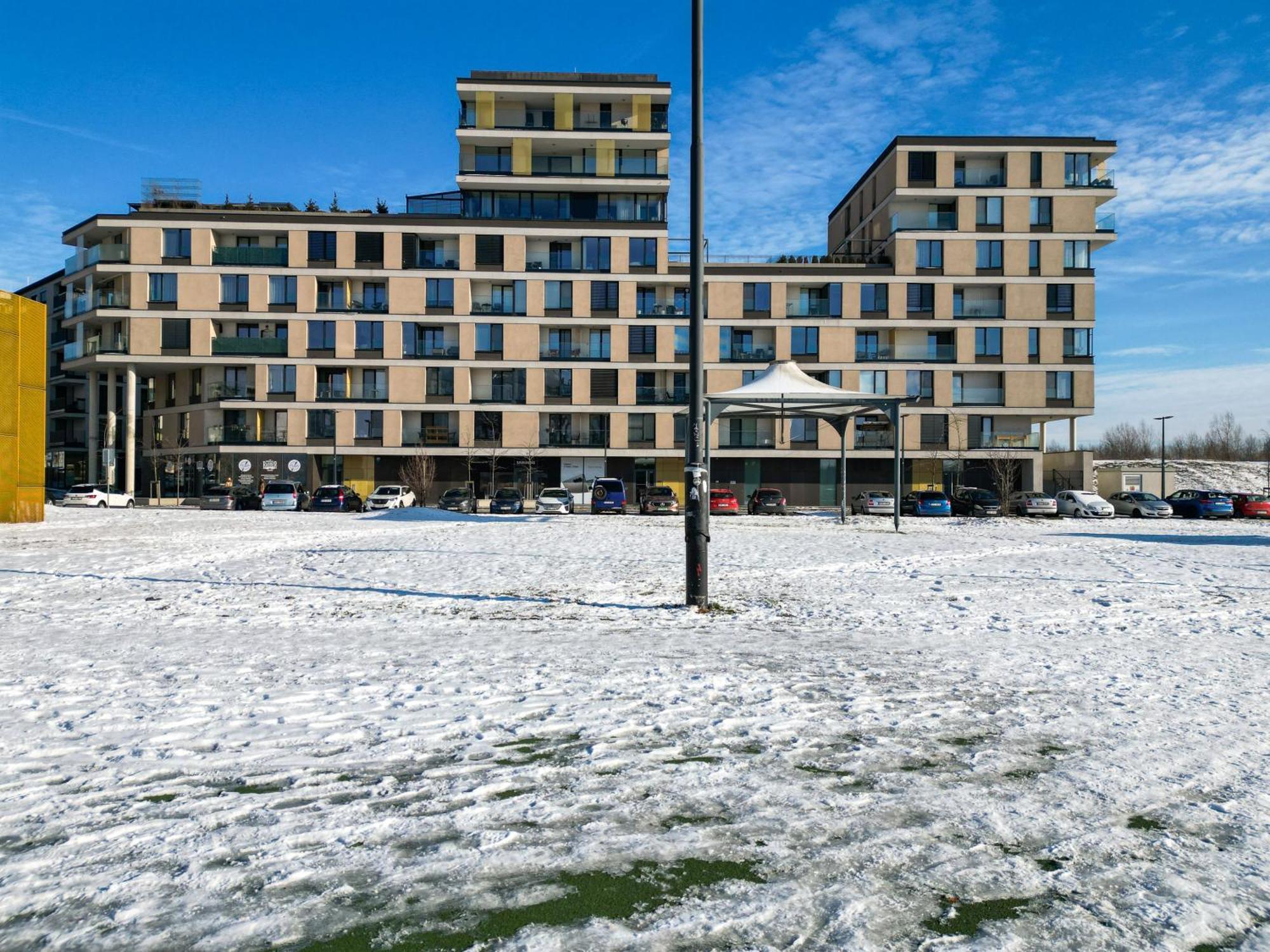 Bnb New Beautiful Apartment In The Center Of Ostrava With Option Garage Parking エクステリア 写真