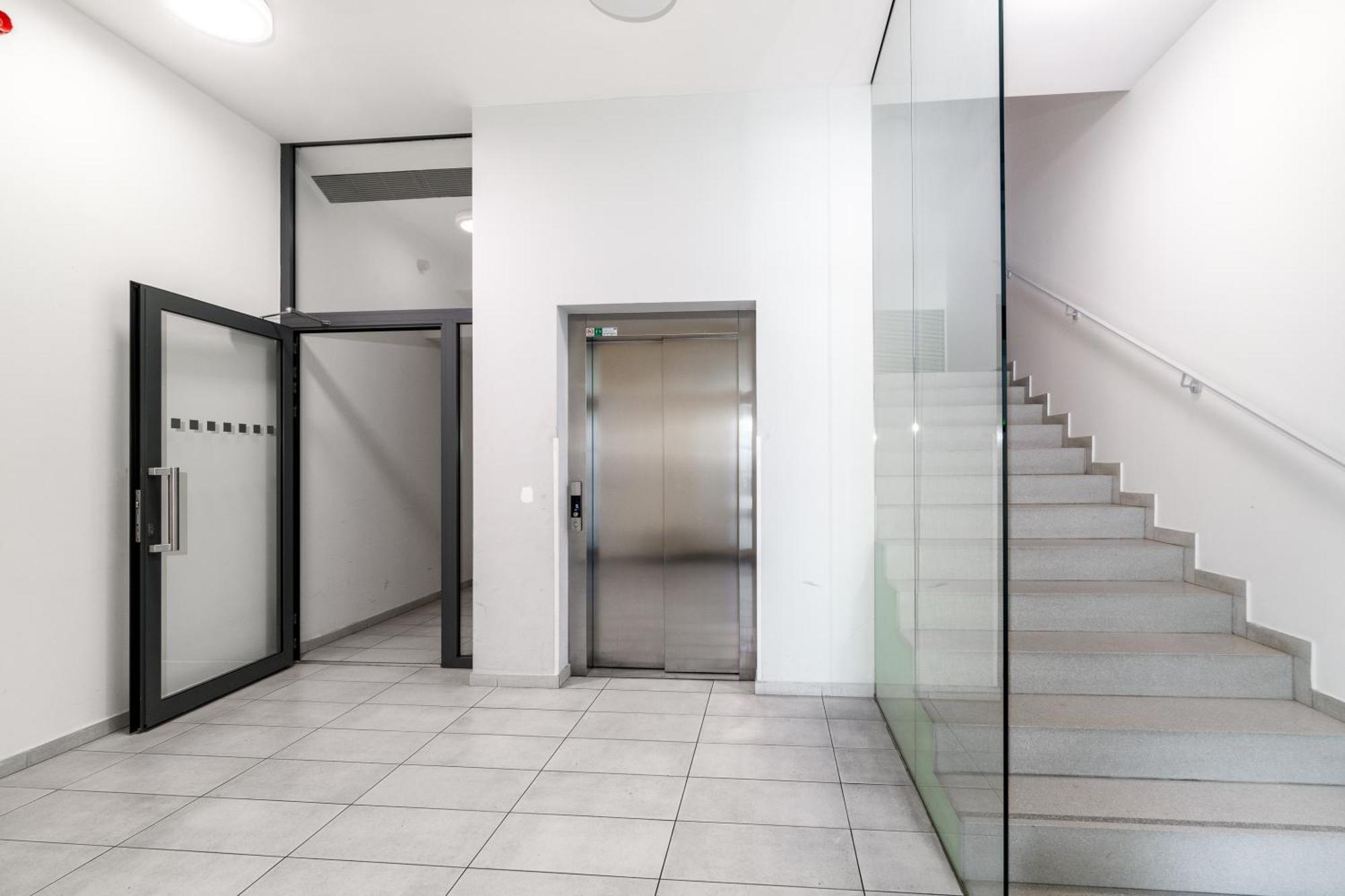 Bnb New Beautiful Apartment In The Center Of Ostrava With Option Garage Parking エクステリア 写真