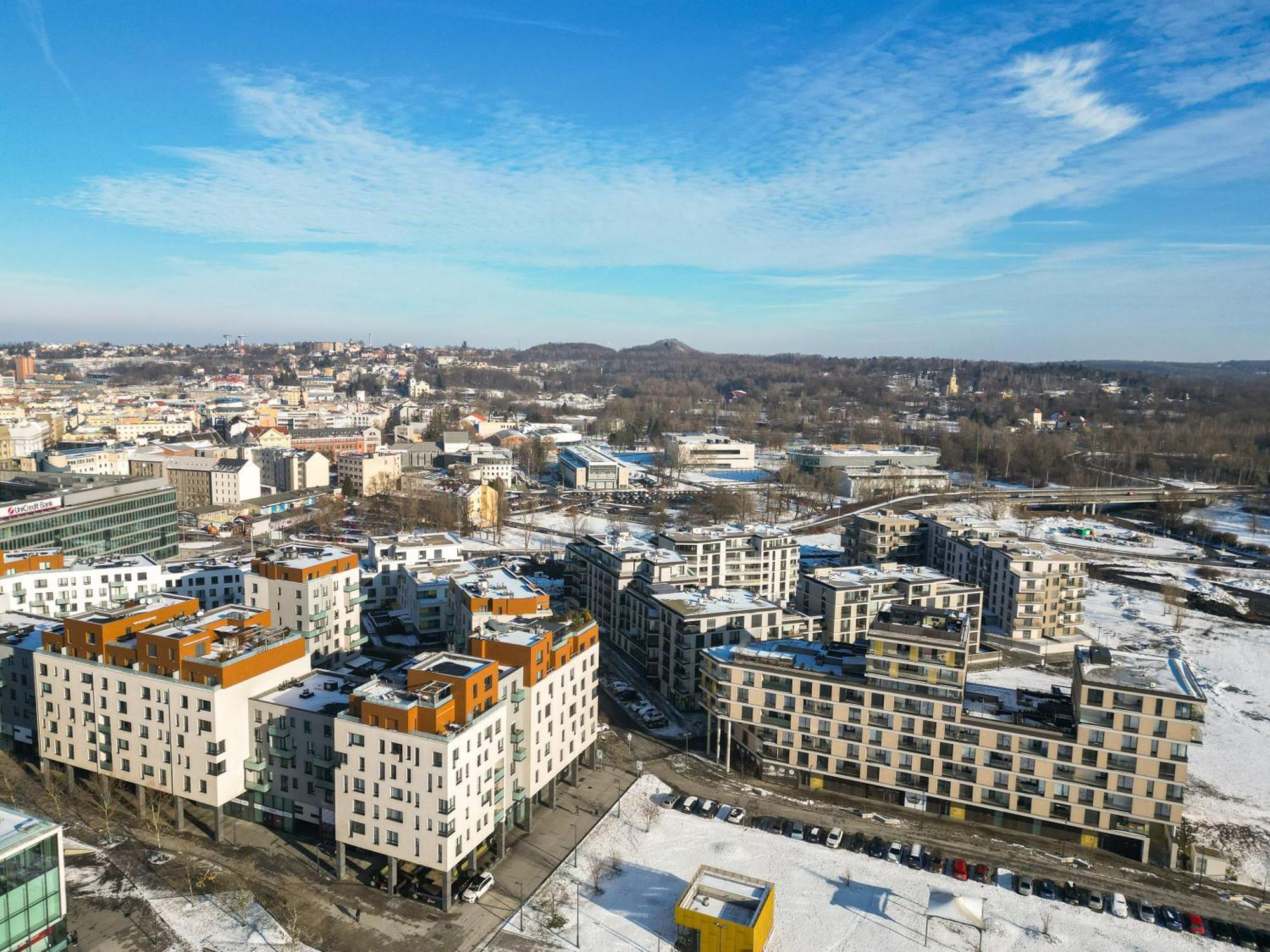 Bnb New Beautiful Apartment In The Center Of Ostrava With Option Garage Parking エクステリア 写真