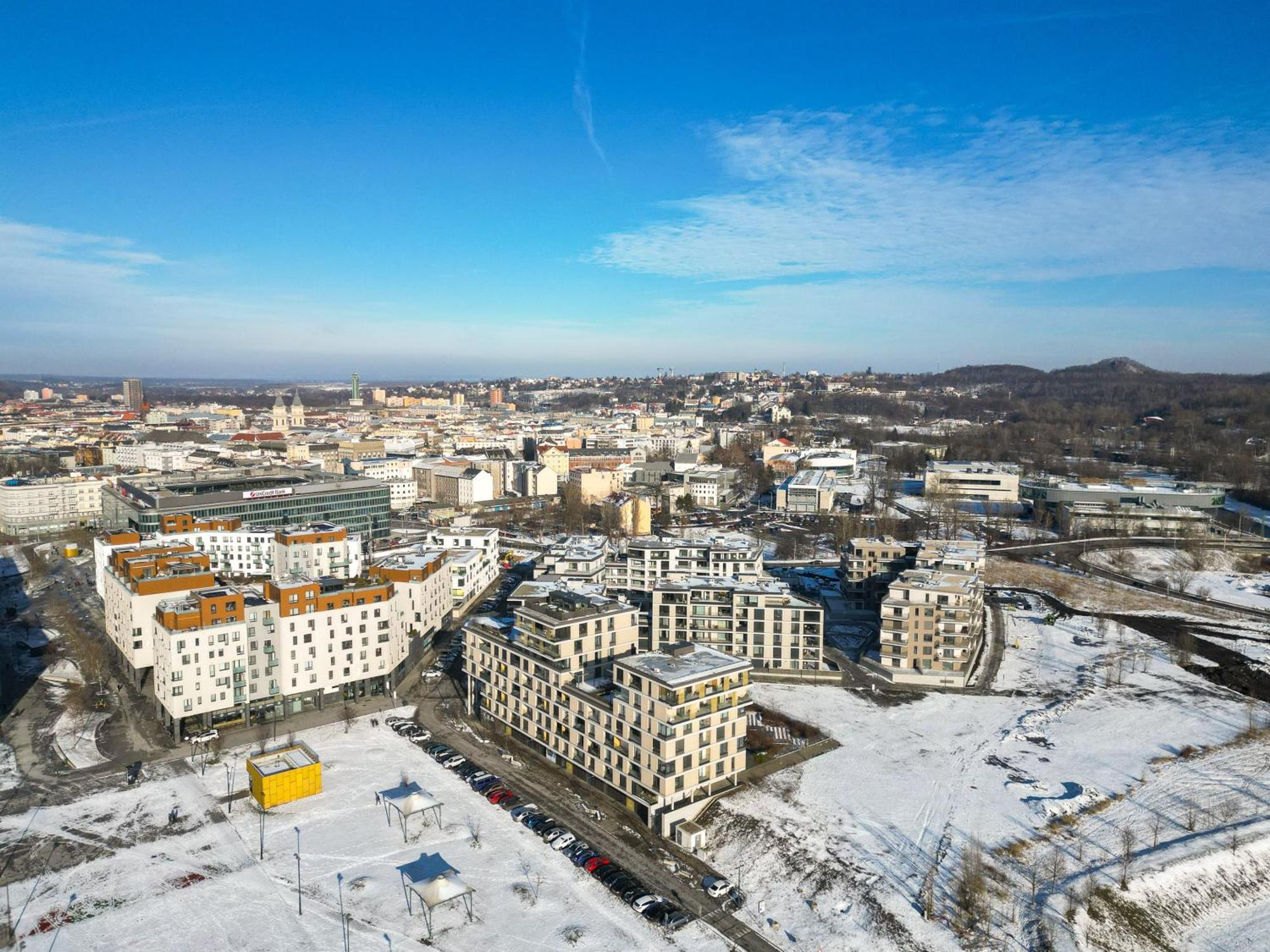 Bnb New Beautiful Apartment In The Center Of Ostrava With Option Garage Parking エクステリア 写真