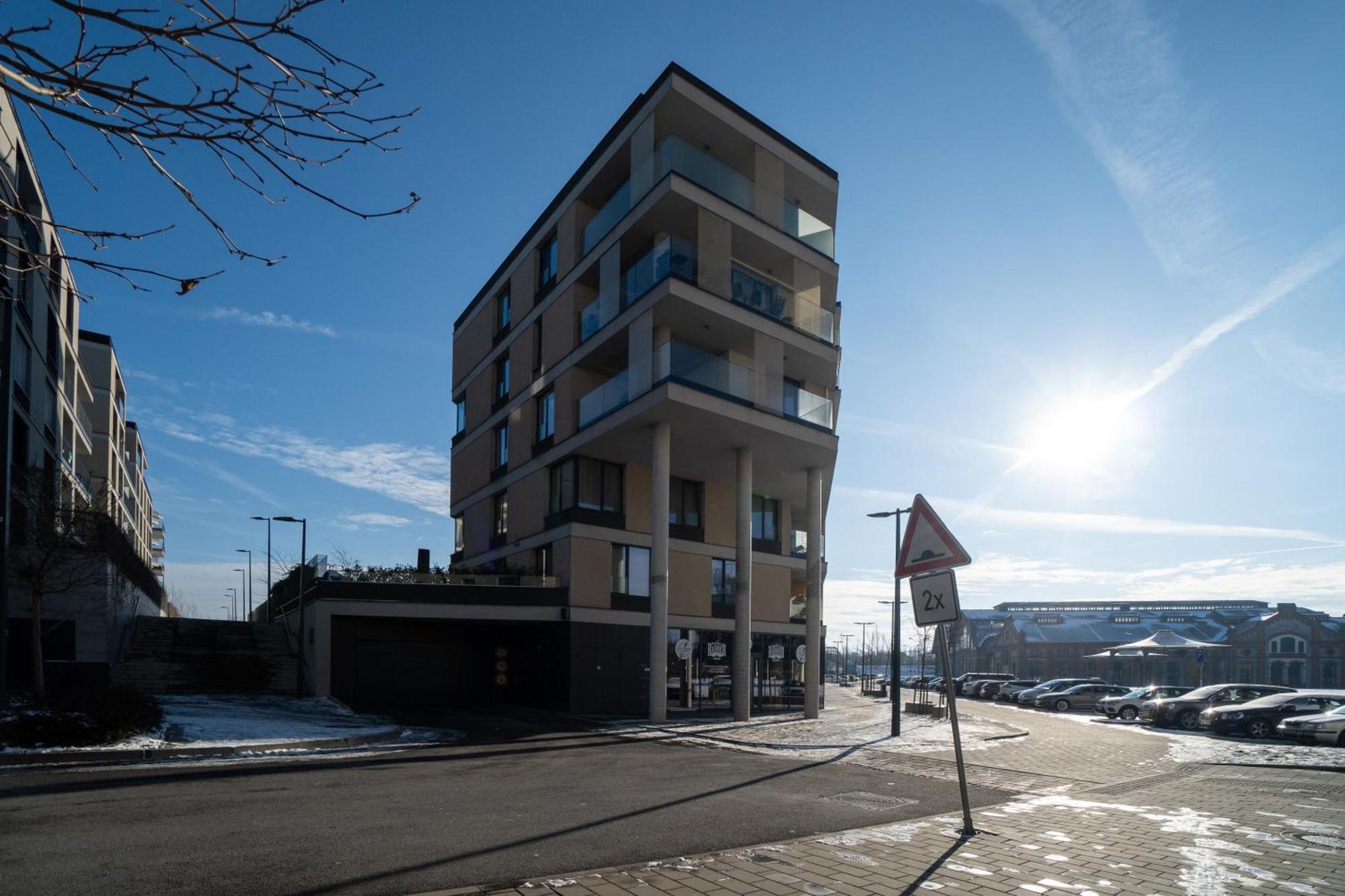 Bnb New Beautiful Apartment In The Center Of Ostrava With Option Garage Parking エクステリア 写真